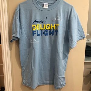 Alaska Airlines tshirt M